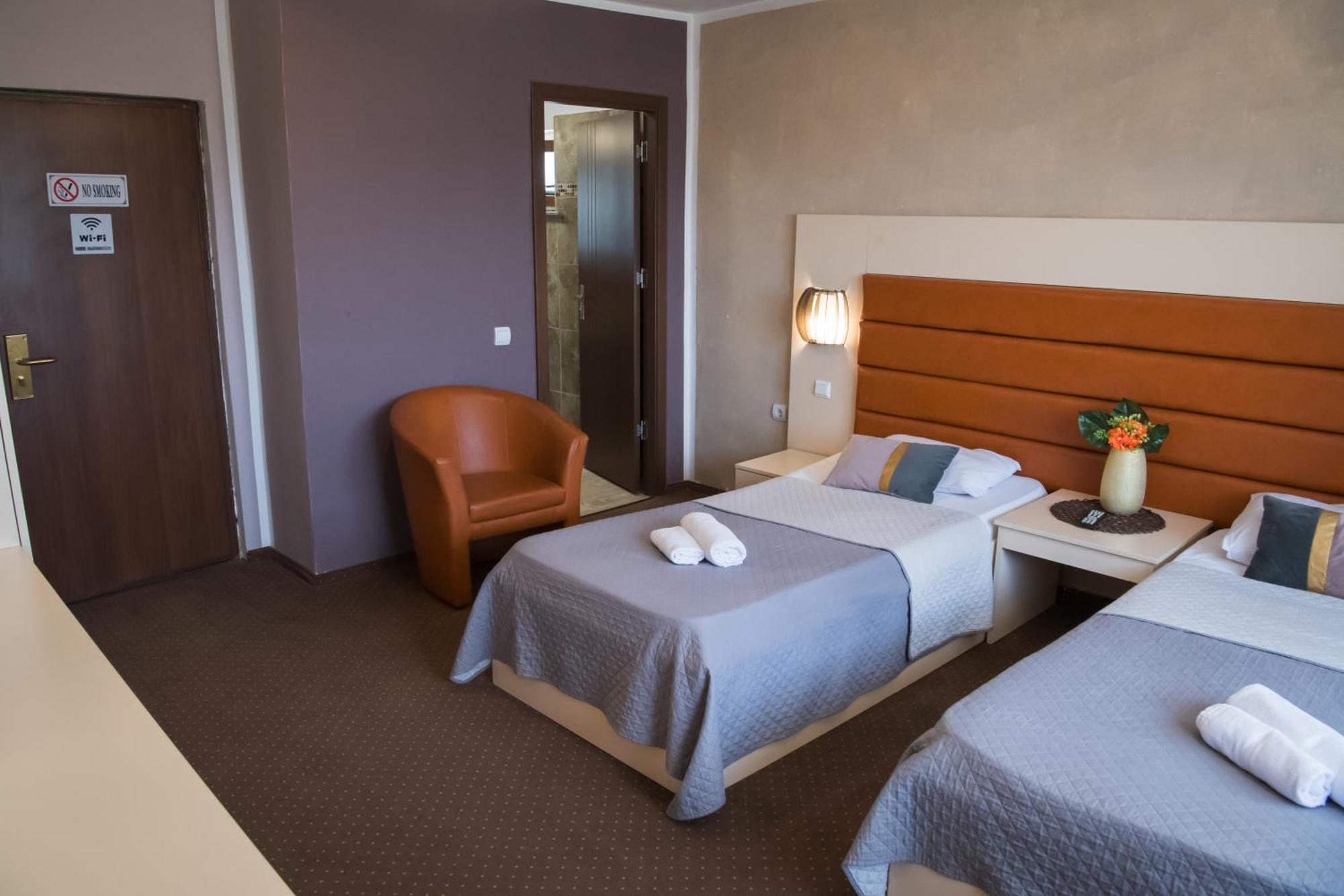 Mbi Travel Inn Craiova Exterior foto