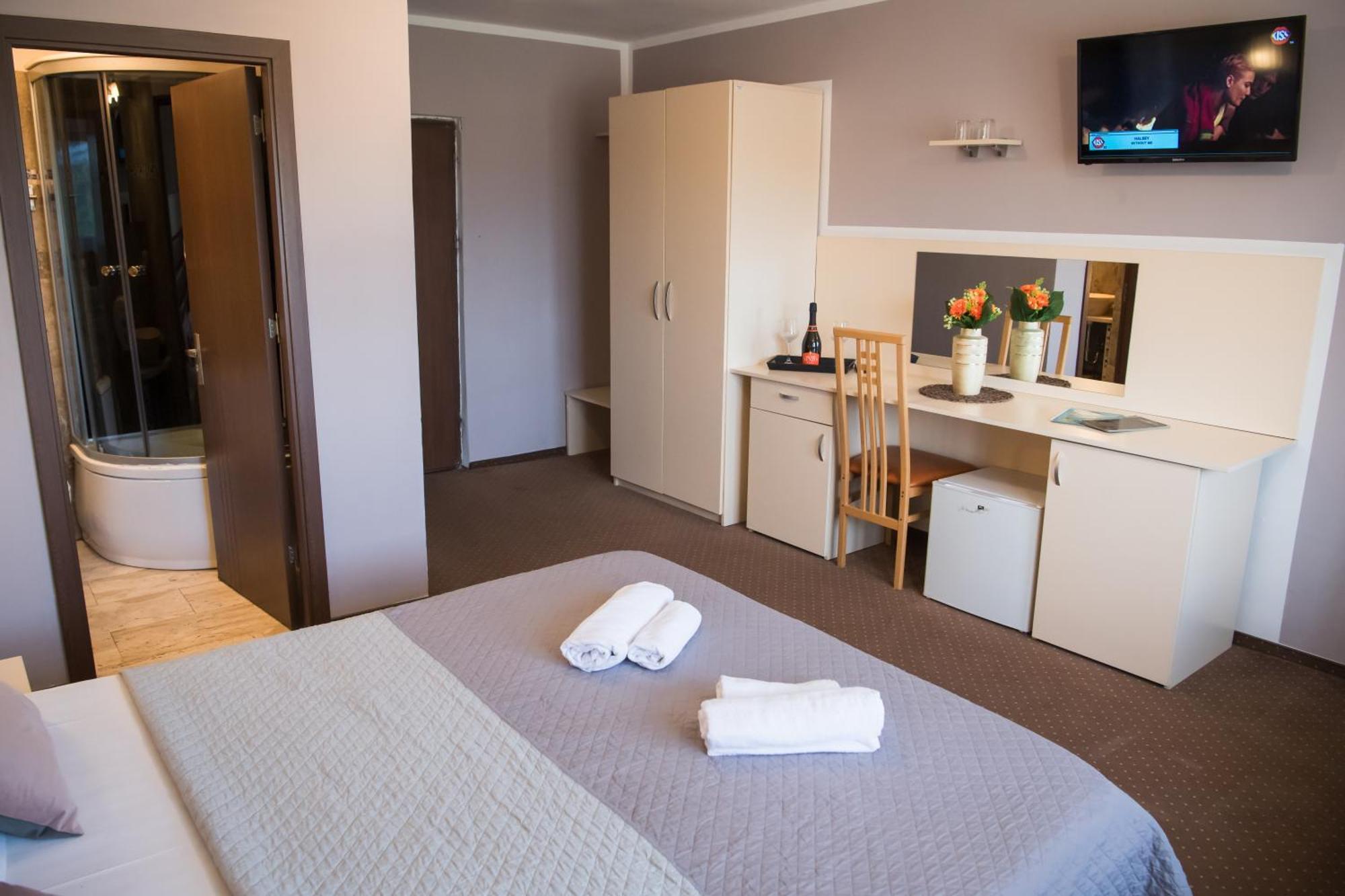 Mbi Travel Inn Craiova Exterior foto