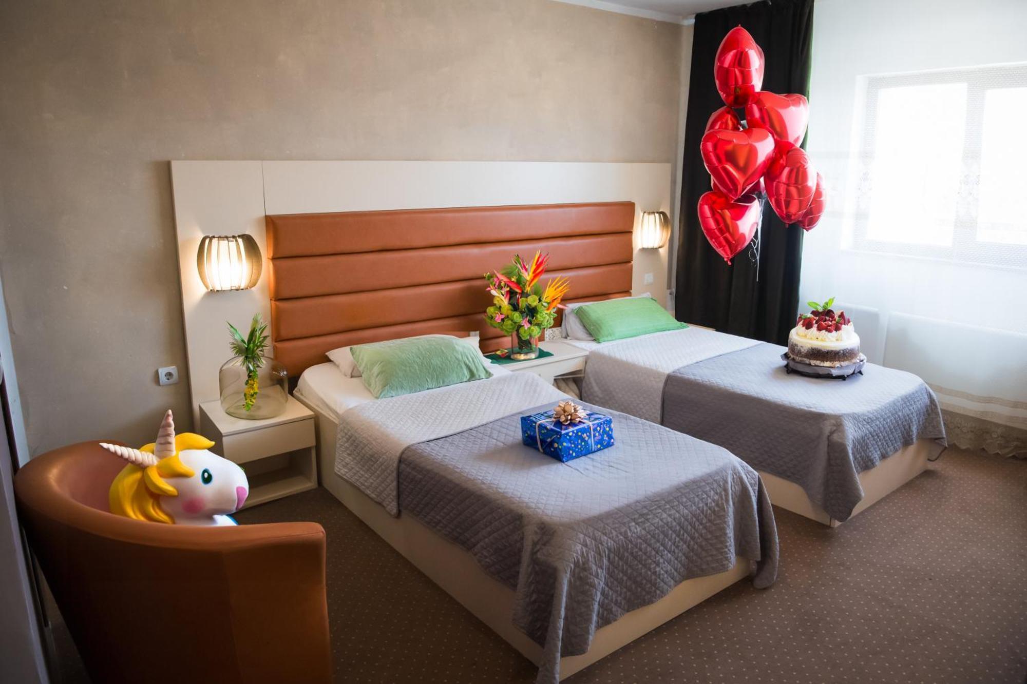Mbi Travel Inn Craiova Exterior foto